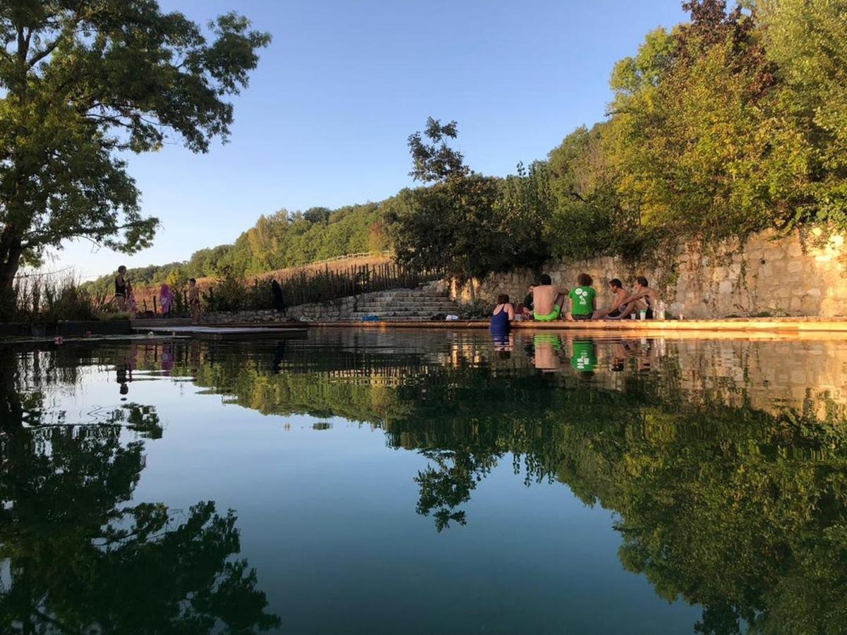Gite Les Cabanes De Fallot Pour 15 Personnes - Piscine Naturelle L'isle-Bouzon 外观 照片